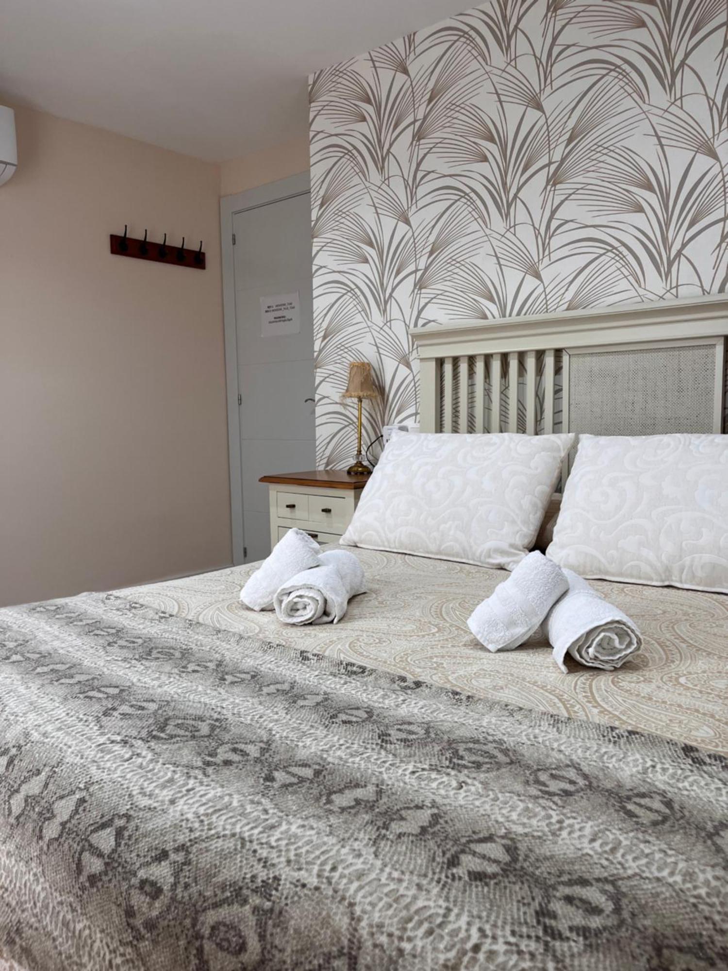 Apartamento Orilla De Triana Siviglia Esterno foto