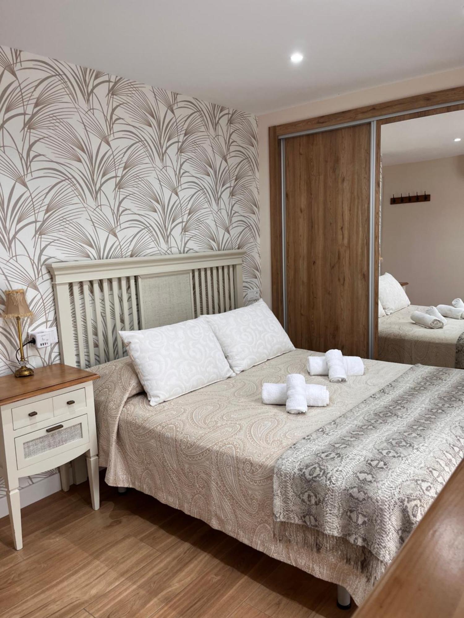 Apartamento Orilla De Triana Siviglia Esterno foto