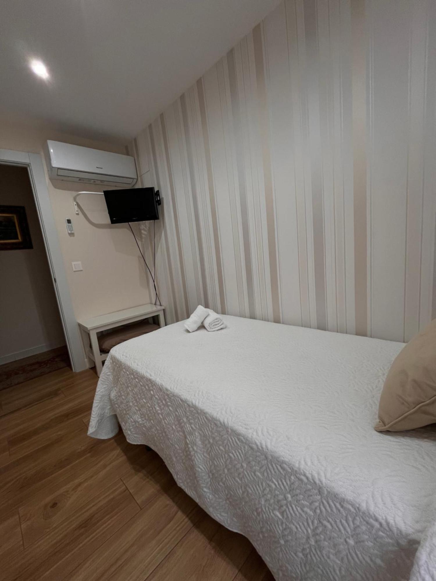 Apartamento Orilla De Triana Siviglia Esterno foto