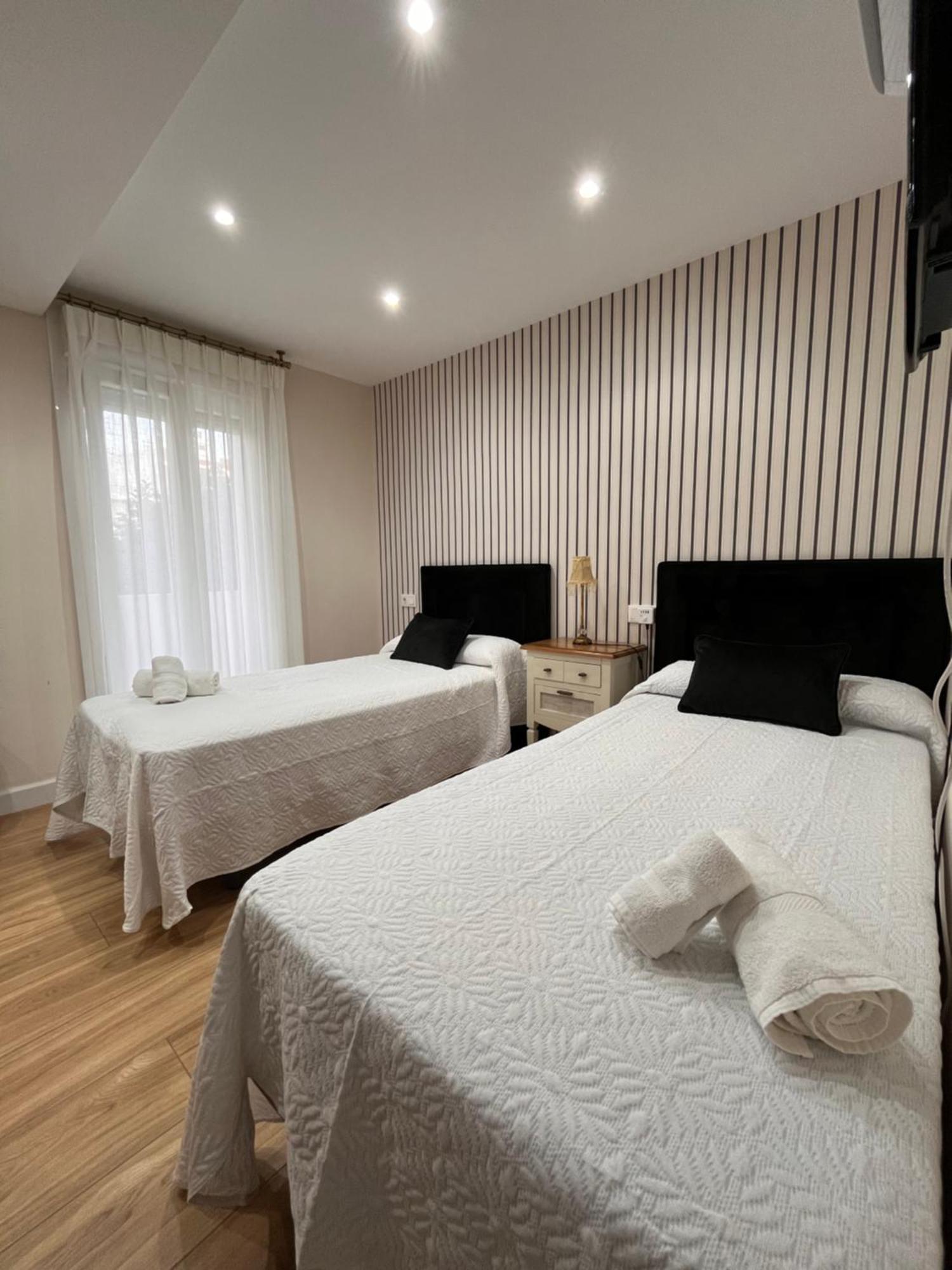 Apartamento Orilla De Triana Siviglia Esterno foto