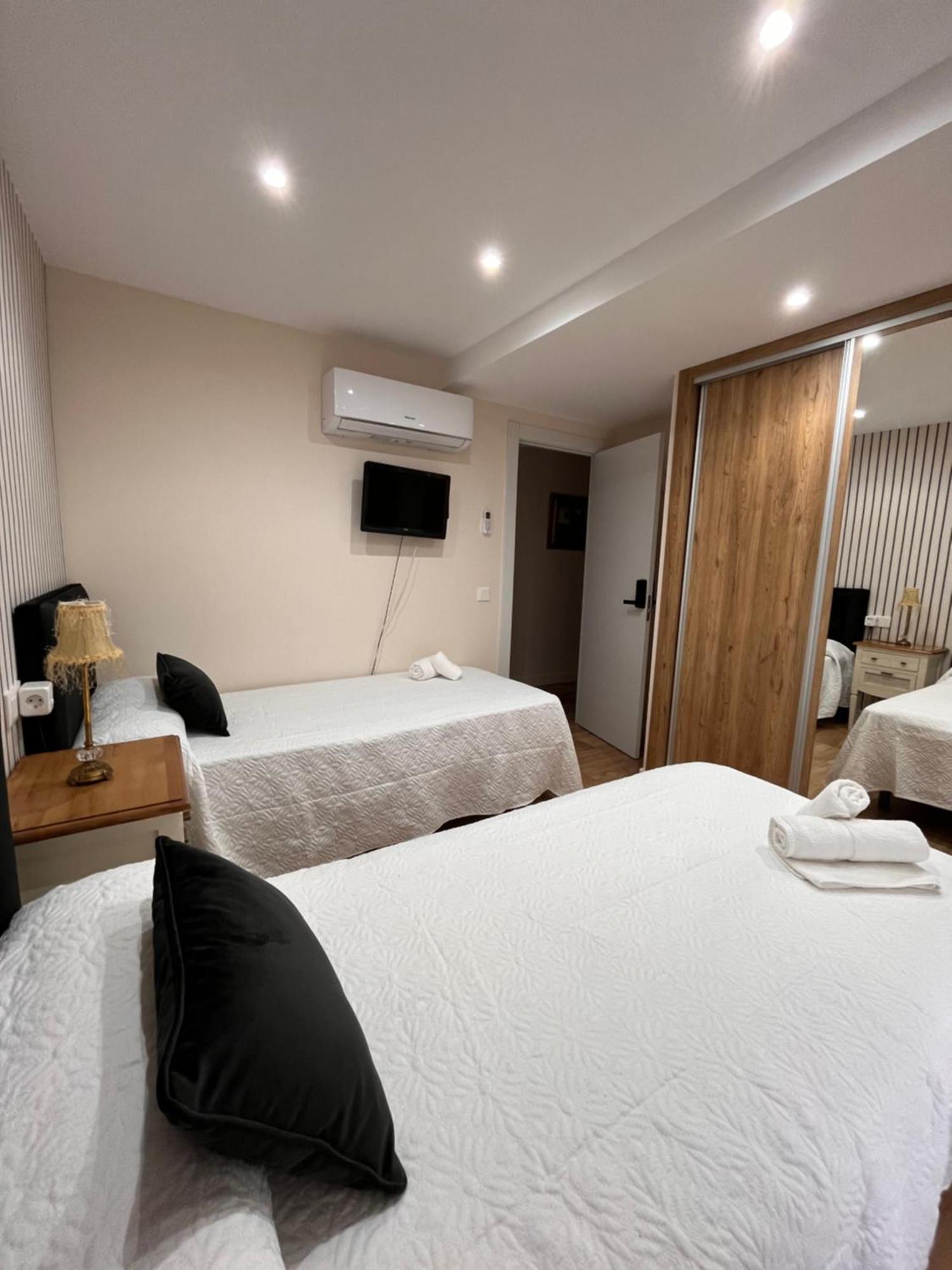 Apartamento Orilla De Triana Siviglia Esterno foto